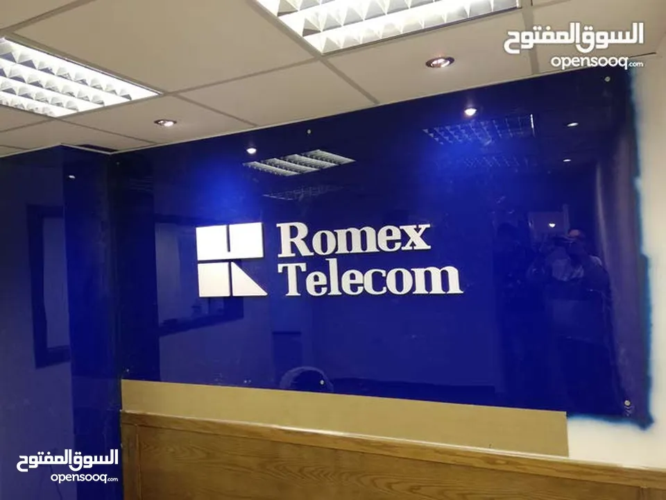 تصميم وتنفيذ الارمات بكل انواعها وطباعه وتلزيق الستكر والسي ثرو
