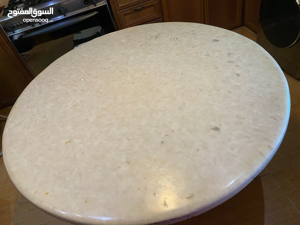 طاولة مطبخ