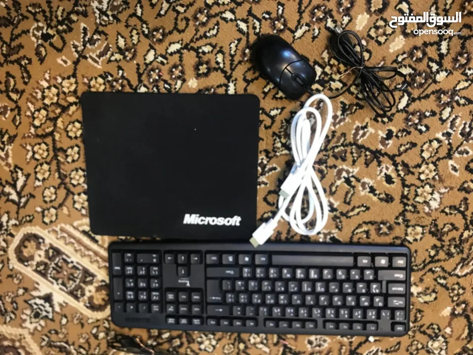 PS4بحالت الوكاله ممتاز معه ايد وحده ويد خربانه دينارين بتصلحها