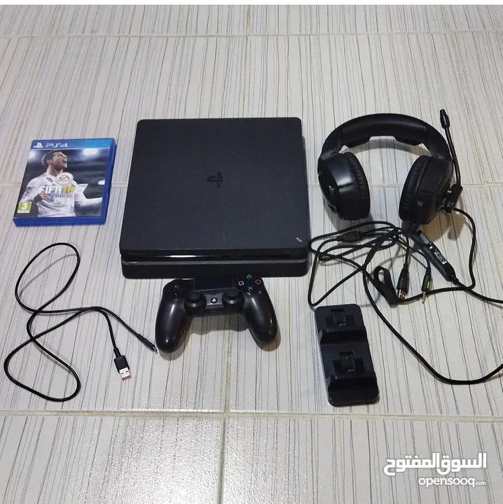 PS4 slim للبيع