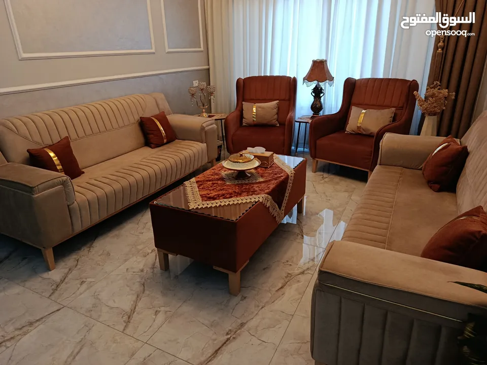 طقم كنبايات لغرفة معيشة او استقبال (شبه جديد)