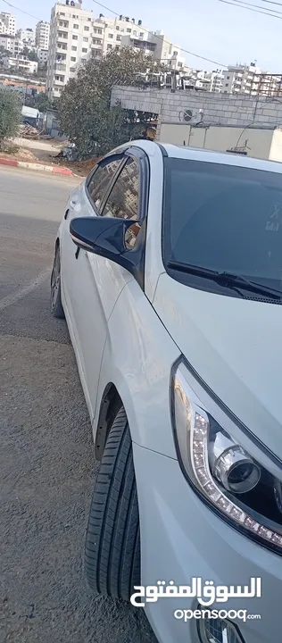 هيونداي اكسنت موديل  1600 بنزين 4 غيار لون ابيض  بلوتوث  كاميرا خلفيه رادار امامي  عده صوت.....