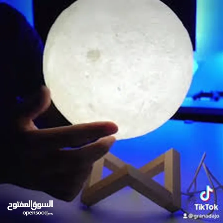 سماعه  القمر المضيئ مع القاعده وريموت و بلوتوث