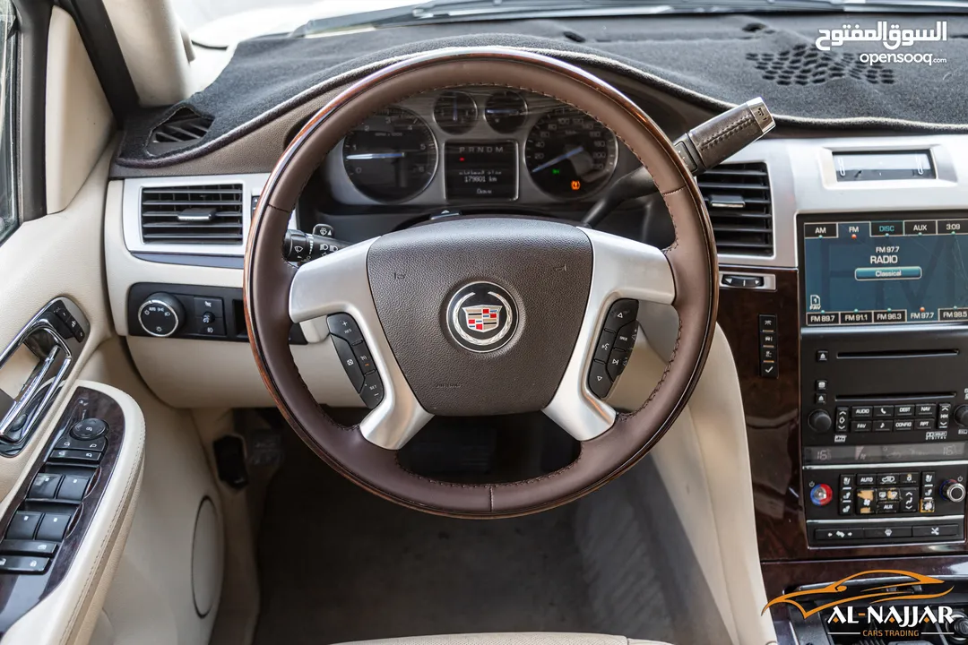Cadillac Escalade 2008   السيارة مميزة جدا و قطعت مسافة 179,000 كيلو متر فقط