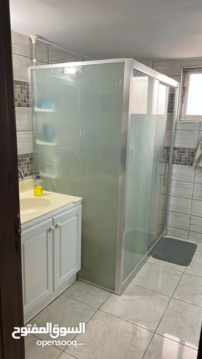 منزل للبيع موقع مميز و اطلاله مميزه و محدث بالكامل