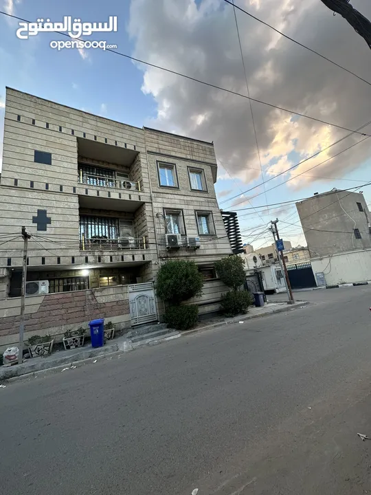بيت للبيع 64 متر مربع في الكرادة - مقابل المسرح الوطني - شارع مشويات ابو علي - قرب كنيسه مار يوسف.