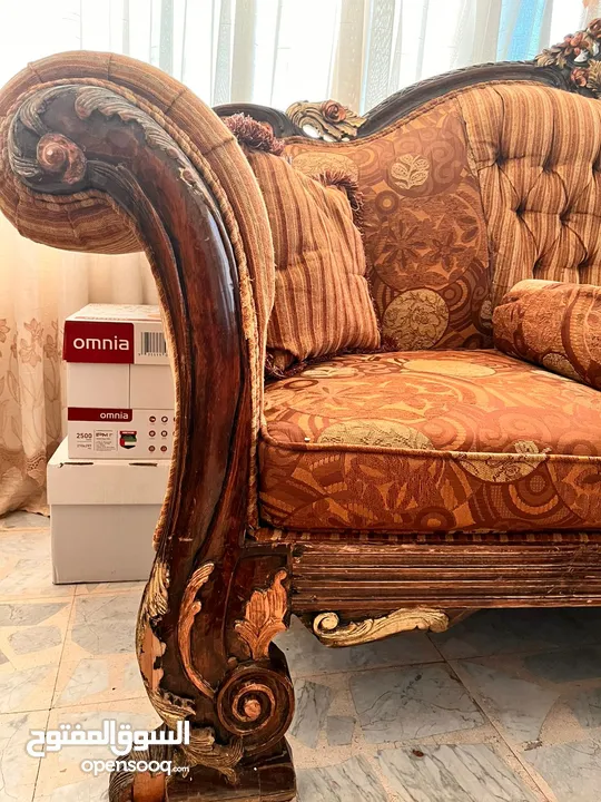 كنب غرفة ضيوف خشب زان بحالة جيدة جدا  ....................للرد السريع التواصل واتس