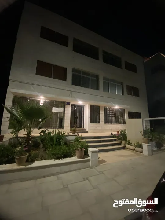 عمارة سكنية مجددة بالكامل  للبيع