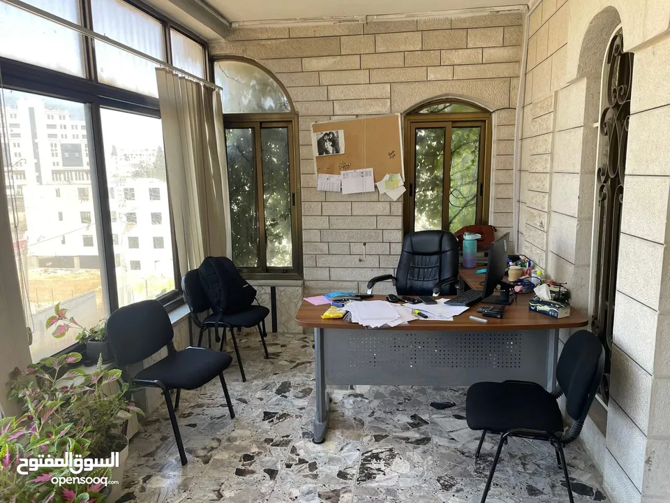 للإيجار من المالك مباشرة – طابق أول في رام الله / الشرفة