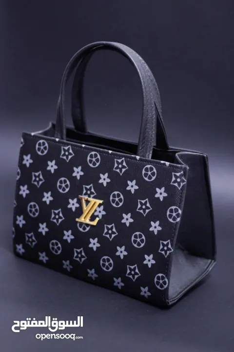 ماركت مايكل كورس.LV.شانيل