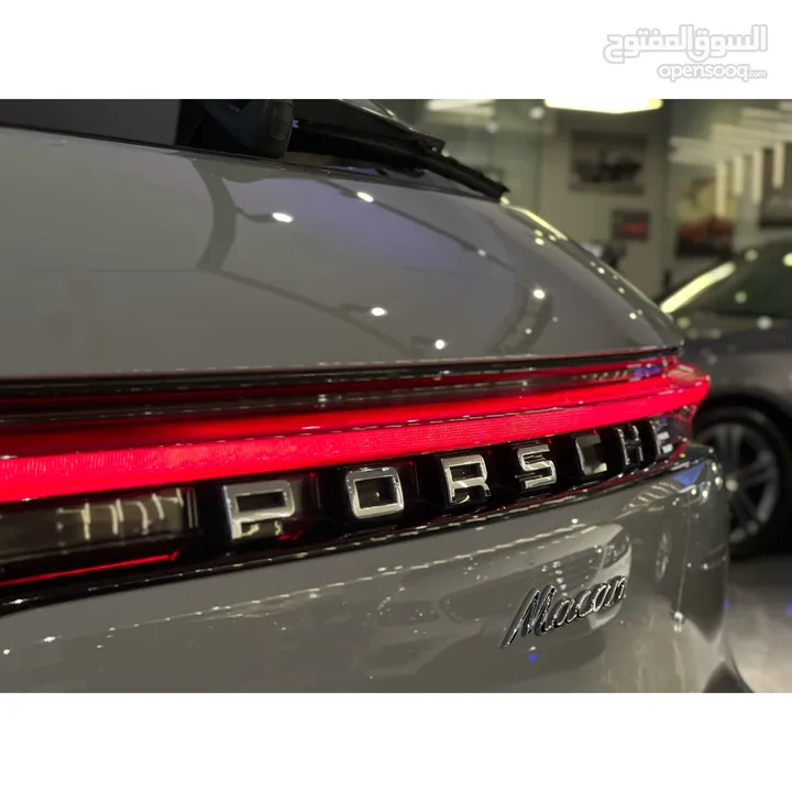 Porsche *Macan*