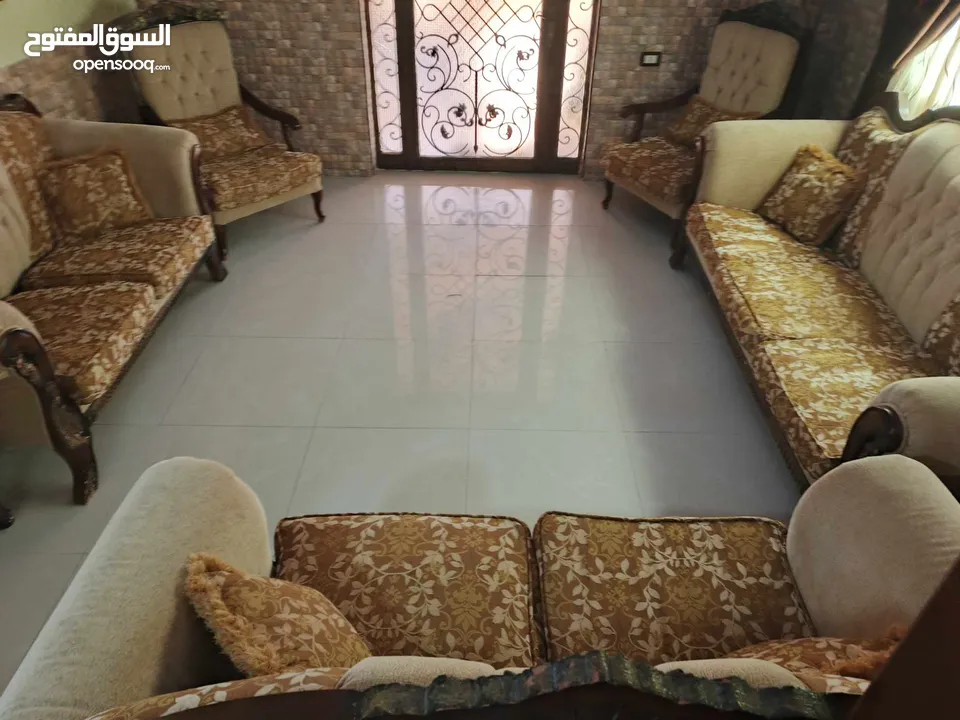 طقم كنب ضيوف و كوانر و طقم معيشة خشب سويد