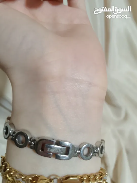 ساعة سواتش نسائية لون فضي نوديل راقي وناعم