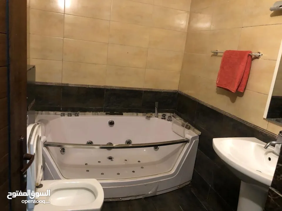 شاليه للبيع في البحر الميت شارع الفنادق منطقه سويمه
