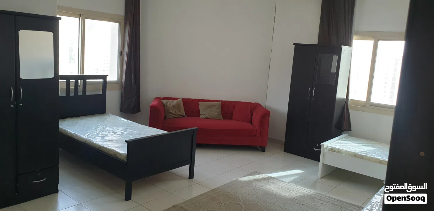 الشارقة النهدة بجانب باص دبي مباشرة