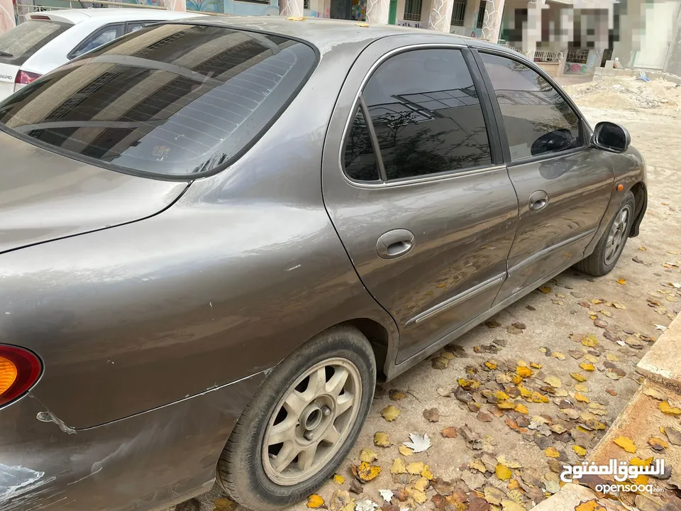 هيونداي لنترا 2000