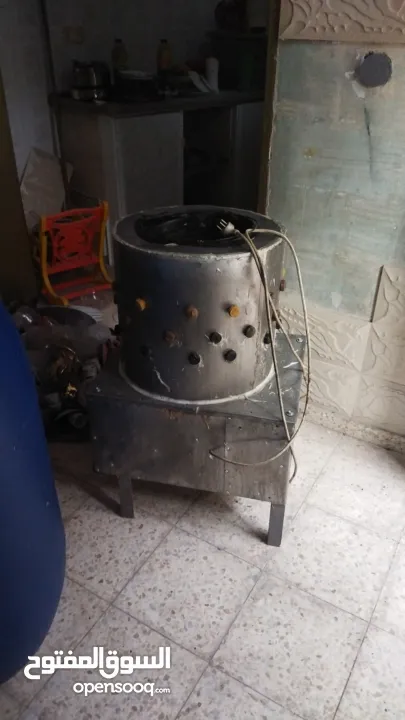 مذبح دجاج6 عيون معاطة دجاج بحالة ممتازة  اركاز عدد 2 براميل عدد 2 غاز عين لتسخين