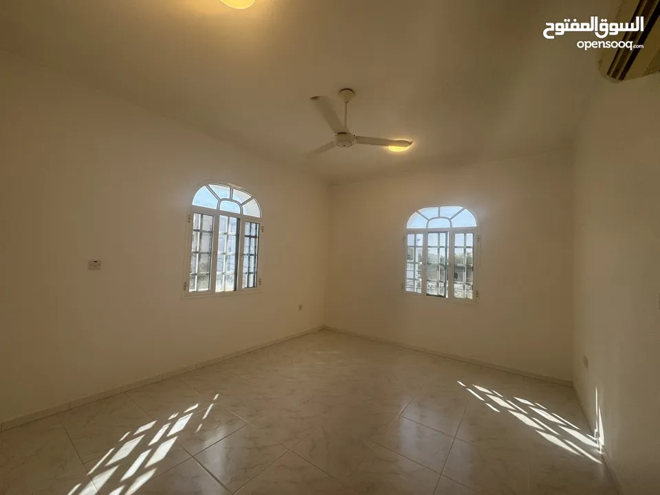 Very nice villa 5 bhk for rent in azaiba behind soltan center