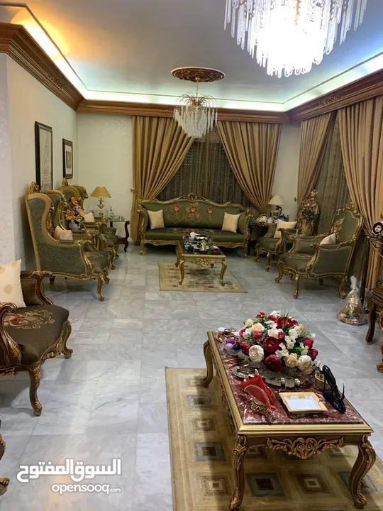 فيلا مستقلة للبيع الرابيه على مساحة ارض دونم تصلح لسكنتين  كل طابق 350 م