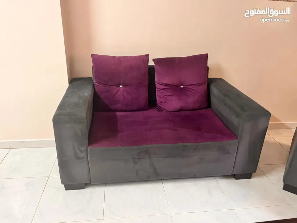 اثاث مستعمل بحالة جيدة (طقم كنب/ طاولة سفرة/ مزنون/ طاولة وسط/ براويز/ برداي)