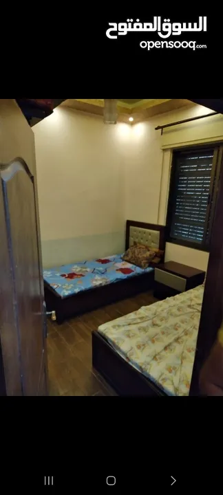 شقة استثماريه سكنية ارضية مميزة مقسمة إلى استديوهات على شارع الجامعة الأردنية مباشرة بسعر مغري