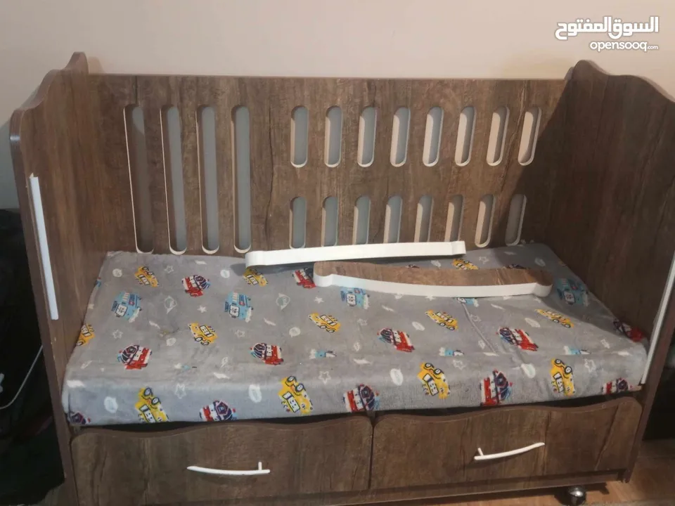 سرير اطفال للبيع