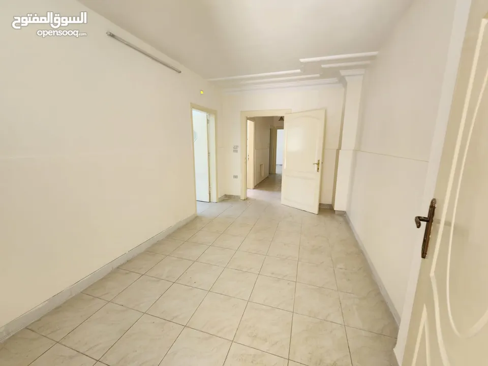 شقة فارغة للإيجار في الشميساني - ref: 14635