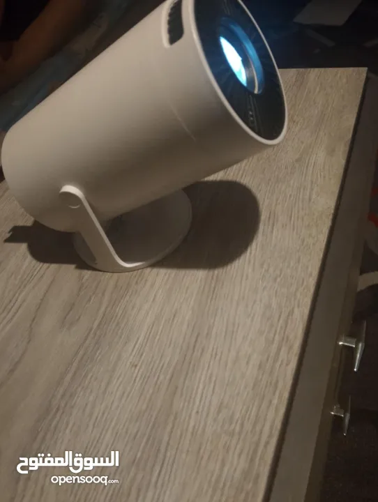 شاشه  بروجكتور شاشه للافلام و المسلسلات والمباريات projector