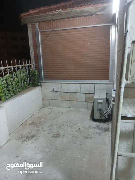 استوديو غرفة وصالة وحمامين وترث كبير