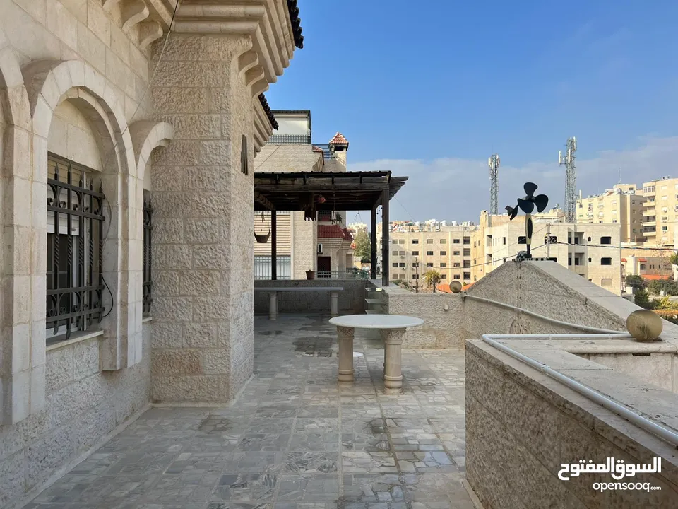 ڤيلا للبيع في تلاع العلي منطقة راقية وهادية جداً شارع المحمدية جميع الخدمات بجانب الڤيلا موقع رائع