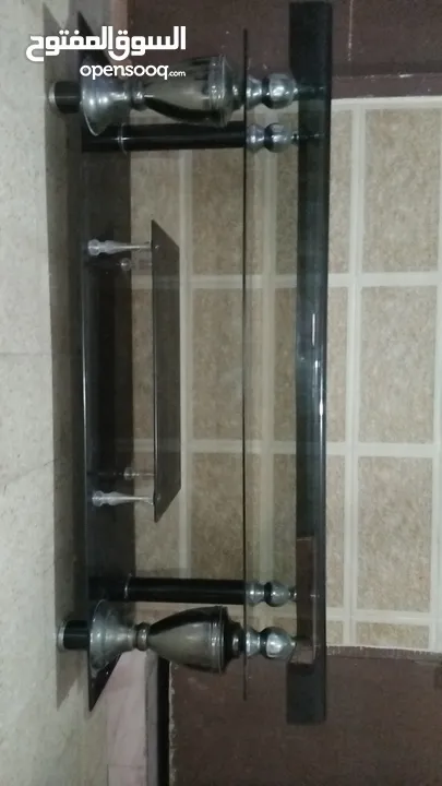 طاولة شاشة قزاز اسود