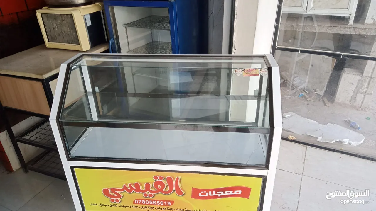 عده محل معجنات للبيع بسعر مغري