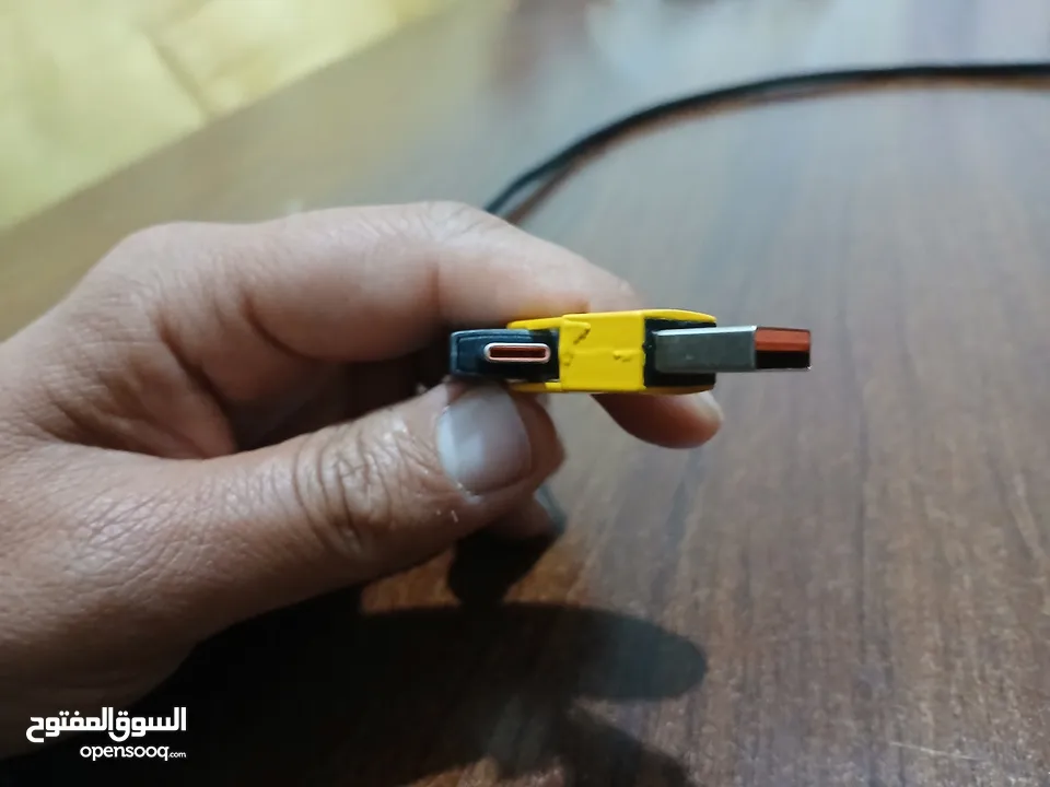 وصلة شحن بقوة 27 واط متعددة المخارج