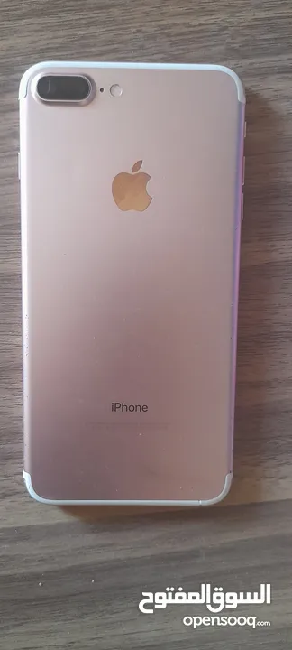 السلام عليكم  ايفون 7 plus بحاله جيده هناك شخط في الزجاجه الي على الكمره اقرأ الوصف
