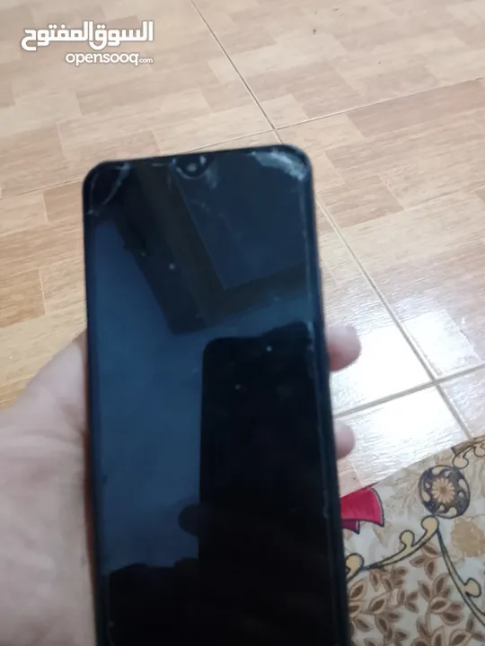 انفينكس هوت 9 مساحة 64 جيجا 4 رام في كسر خفيف بس مش ماثر على الشاشه البصمه فاصله 25دينار
