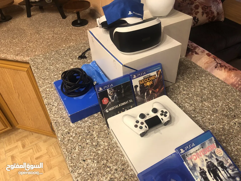 بلاستيشن 4 ‏ و VR 1 ممتازة بحالها جيدة  بتقدر تفاوض