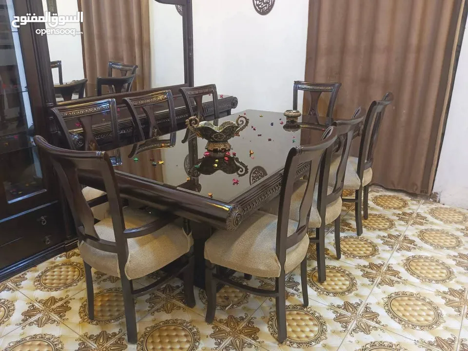 بسم الله الرحمن الرحيم السلام غرفة سفره فخمه تفصيل ثقيل مصنوعه من خشب الزان ول لاتيه وقشرت الزيتون ت