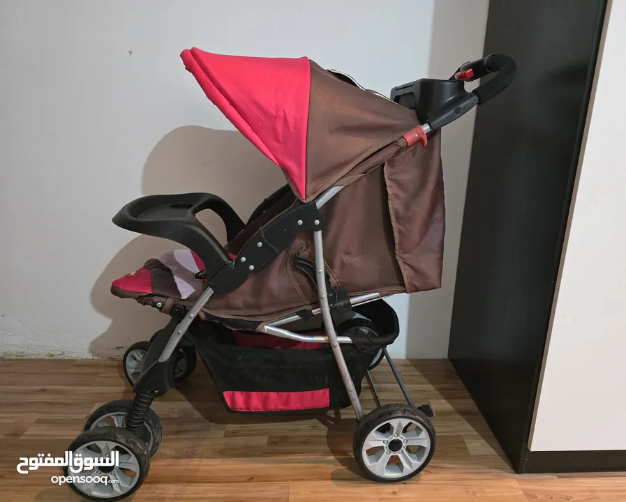 عربة أطفال من جونيورز في حالة ممتازة Baby Stroller from Juniors in an excellent condition