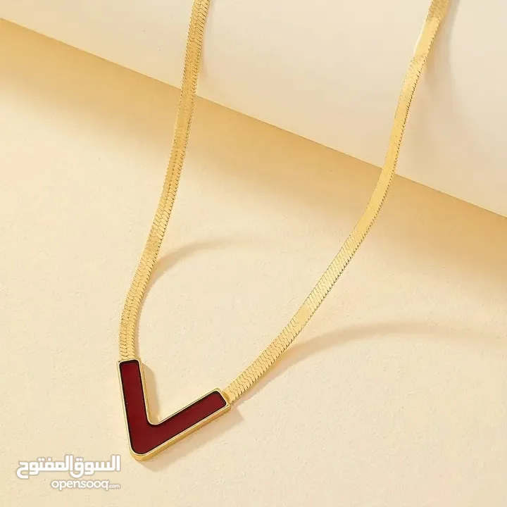 V-Shaped Pendant Necklace With Geometric Dangle Earrings Set