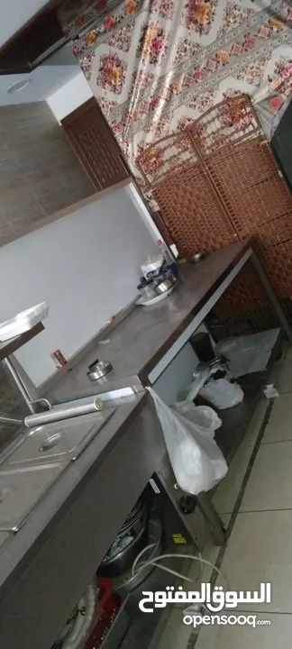 عدة مطعم للبيع