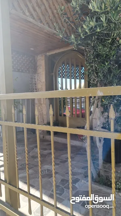 منزل ارضي جزء من بناء مفروز للبيع