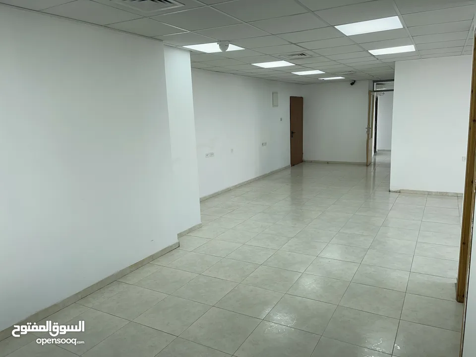 مكتب واسع وسط مدينة رام الله للايجار