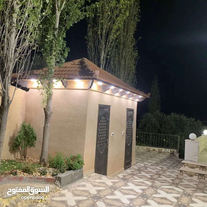 مزرعة فخمة خاصة مع فيلا دوبلكس للبيع في أرقى مناطق السلط ام جوزه ، إطلالات ساحرة وخلابة