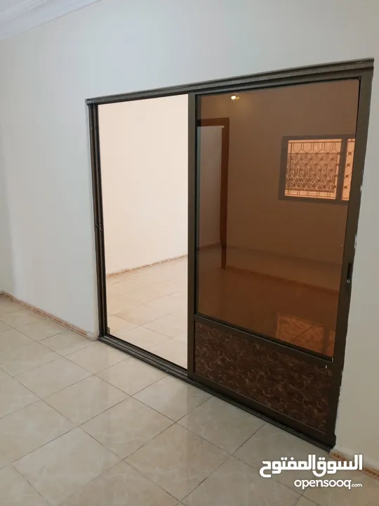 شقق  للبيع الزرقاء الجديده شارع 16بمساحات متعدده