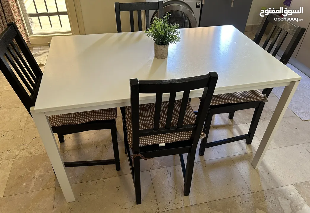 طاولة مع 4 كراسي ماركة أيكيا IKEA