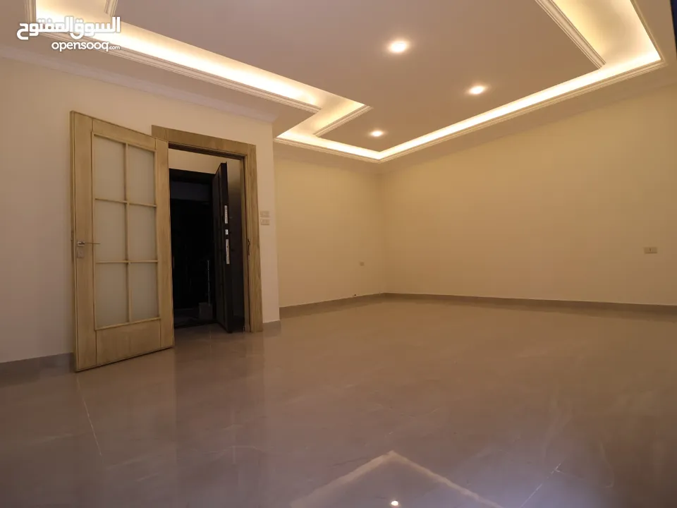 شقة شبه أرضي مساحة (190م) داخلي (100م) خارجي للبيع في أرقى مناطق ام حجير شفا بدران