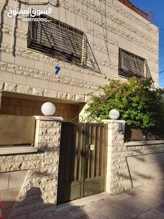 منزل مستقل للبيع في جبل التاج