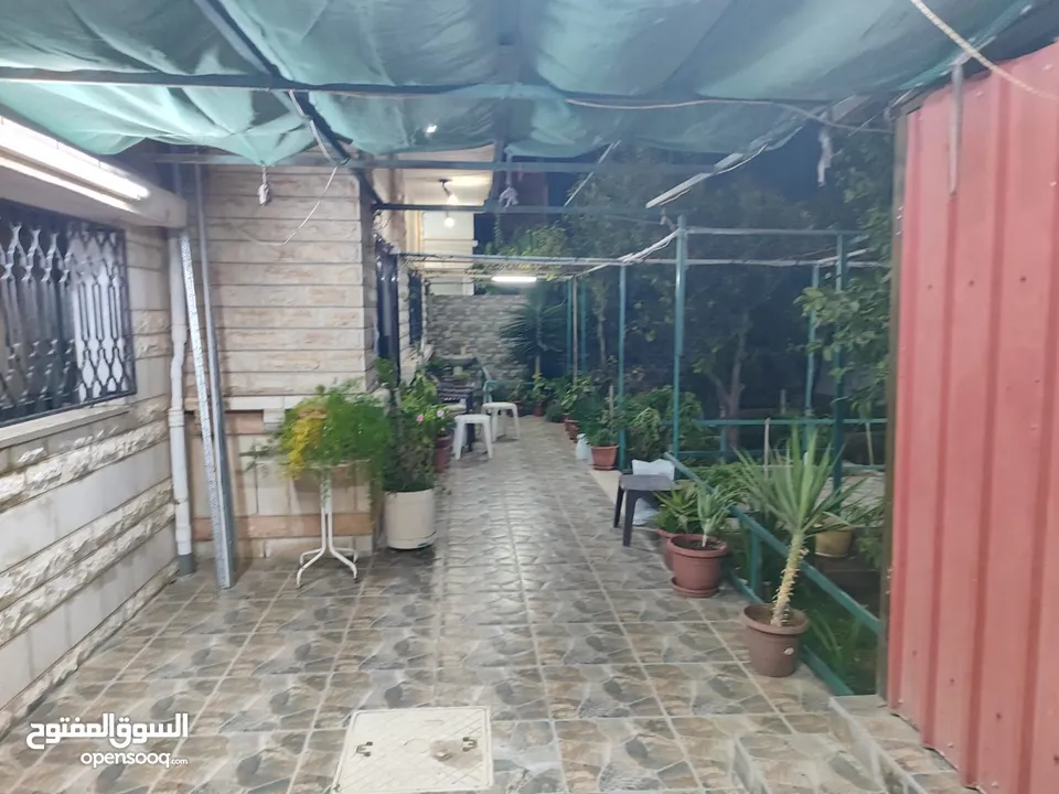 منزل للبيع موقع مميز و اطلاله مميزه و محدث بالكامل