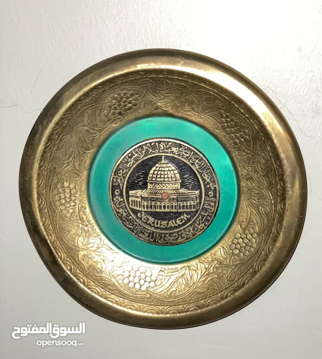 (نوادر نحاسية) أطباق تعليق وديكورات قديمة مميزة.