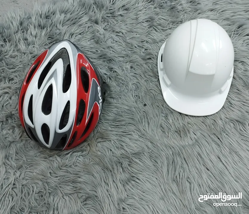 أكسسوارات وخوذ للبيع